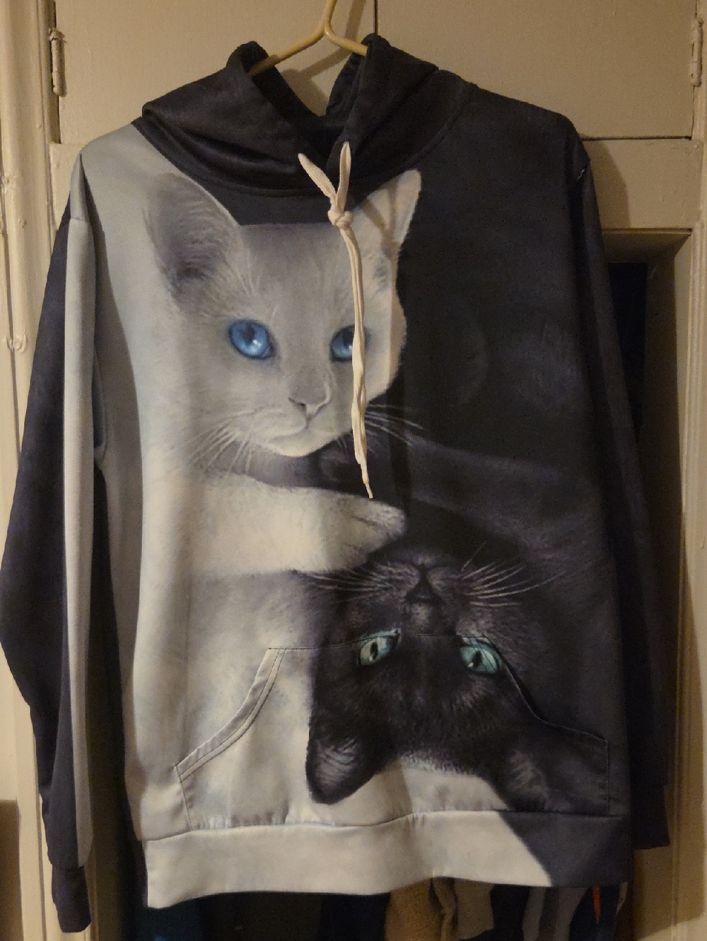 2 Tone Cat Graphic Pullover Hoodies size XL